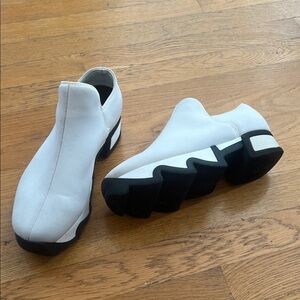 iRi white tenis shoes